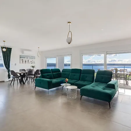 Silencia By Interhome Maslenica