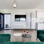 Silencia By Interhome Vila