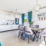 Silencia By Interhome Vila