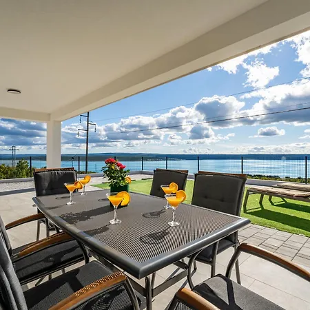 Silencia By Interhome Maslenica